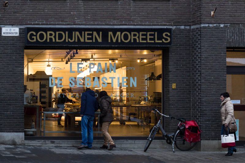 De winkel is nog volop in opbouw. Binnenkort wordt er ruimte voorzien voor een eetgelegenheid. (Foto: Lisa Van den Acker)