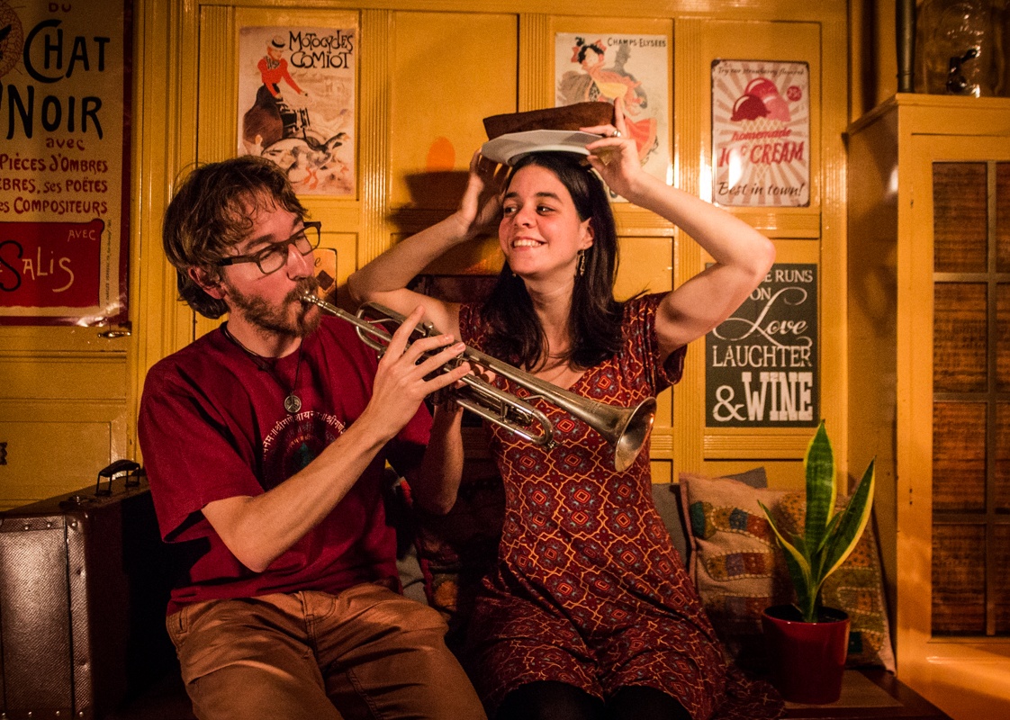 Willem Hantson (30) en Lore Gillis (23) vormen al zeven jaar een stel, ook Hermanbrood zit hier voor iets tussen. Fotocredit: Jietse Vandenbussche