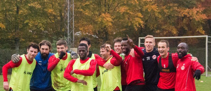 Ook de spelers zijn duidelijk tevreden met de nieuwe staf (Foto: Robin Dekempe)