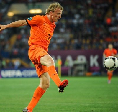 Ook oud-international Dirk Kuyt is geen voorstander van het artificiële gras (Foto: Wikipedia)