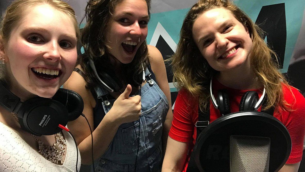Samtastic Friday crew. Vlnr Maritsa van Iterson, Vanille Dujardin en Stefanie Heyse.