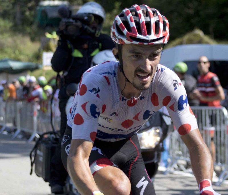 Julian Alaphilippe pakte in de Tour 2018 de bolletjestrui voor Quick-Step. Een overwinning waar méér dan alleen deze ene wielrenner achter zit. (Foto: Filip Bossuyt, Flickr)