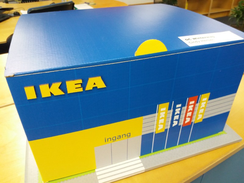 Kleine kartonnen Ikea ter grootte van een doos