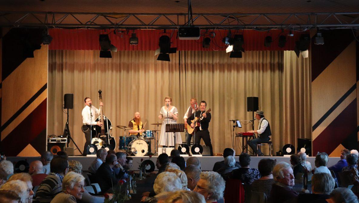 De 10 Cats Down speelden vele klassiekers uit de jaren 50 - Foto: Sybren Bruneel