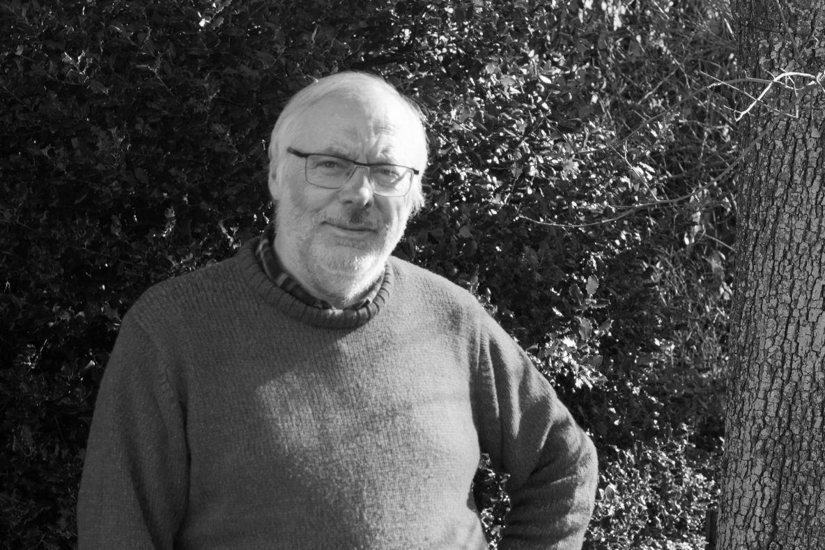 Patrick Meire in zijn tuin in Damme