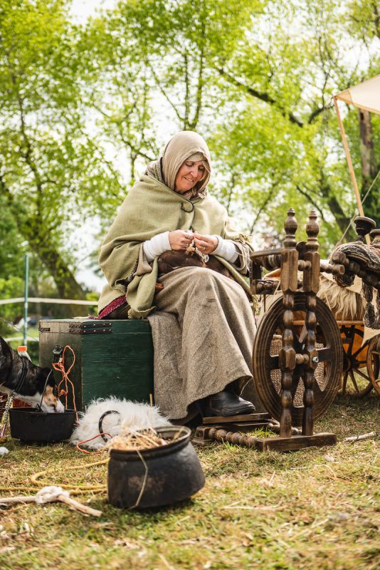 Vrouw aan het spinnen