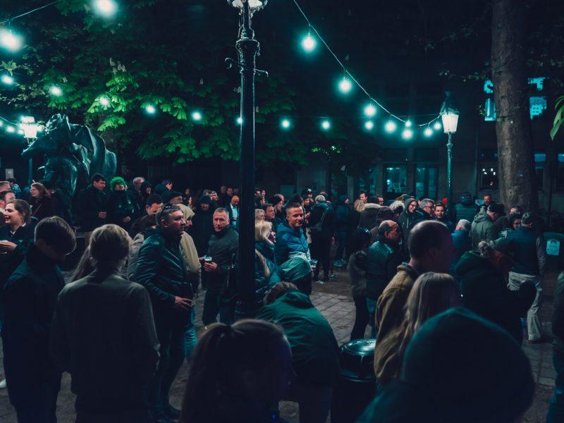 Bruggelingen verenigen zich op de Burg om lokaal talent te aanschouwen