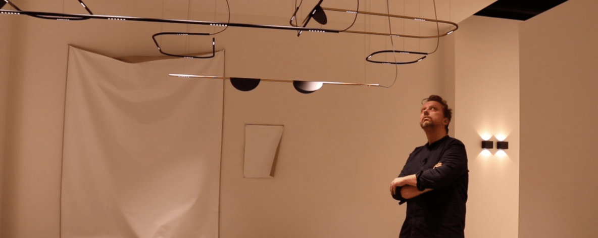 Maarten Demunster in de showroom in Delta Light. ©Amber Naeye