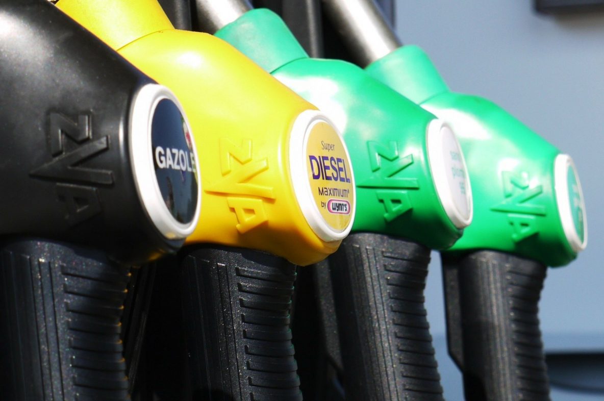 Een close-up van een benzinepomp