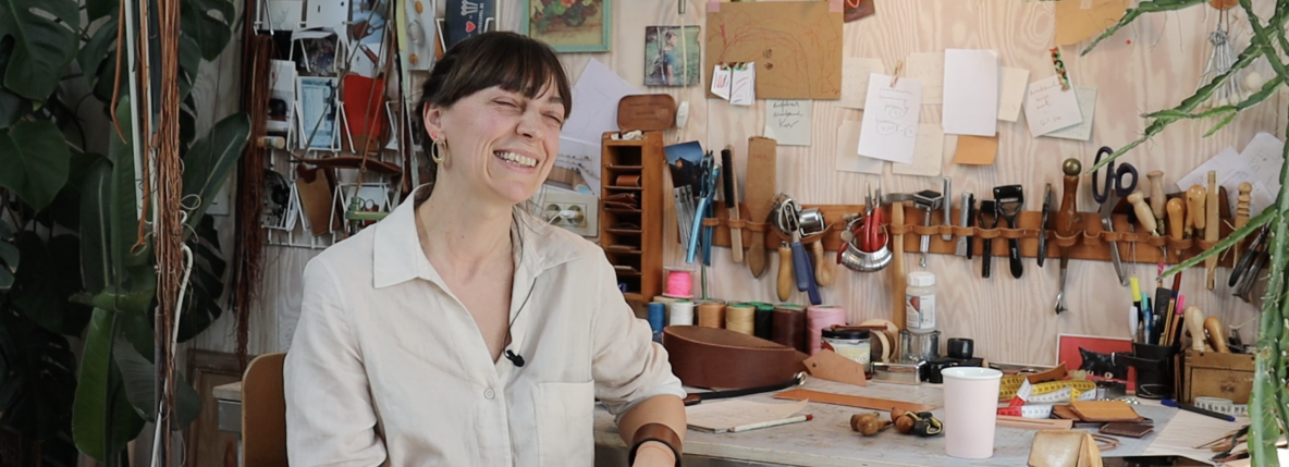 Marlies Davans in haar atelier