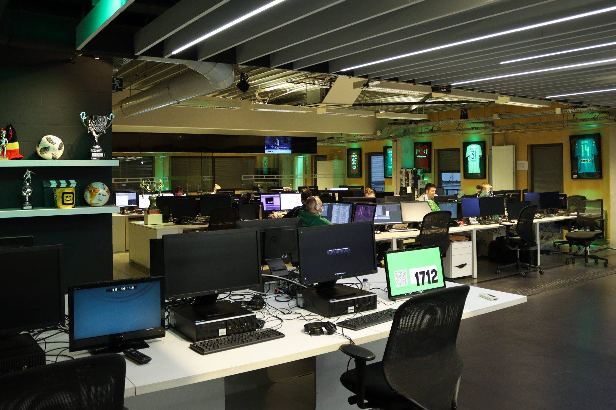 De grote tv- en online redactie