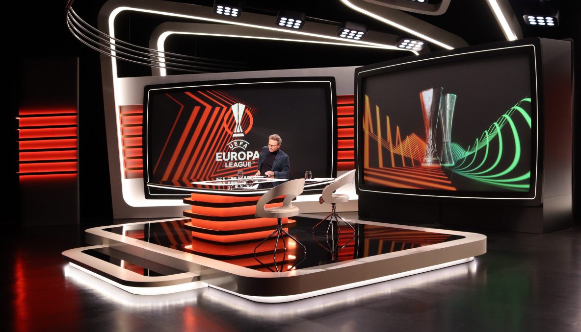 Bart Raes in de studio voor de match Frankfurt-Antwerp (Foto: Stan Deseure)
