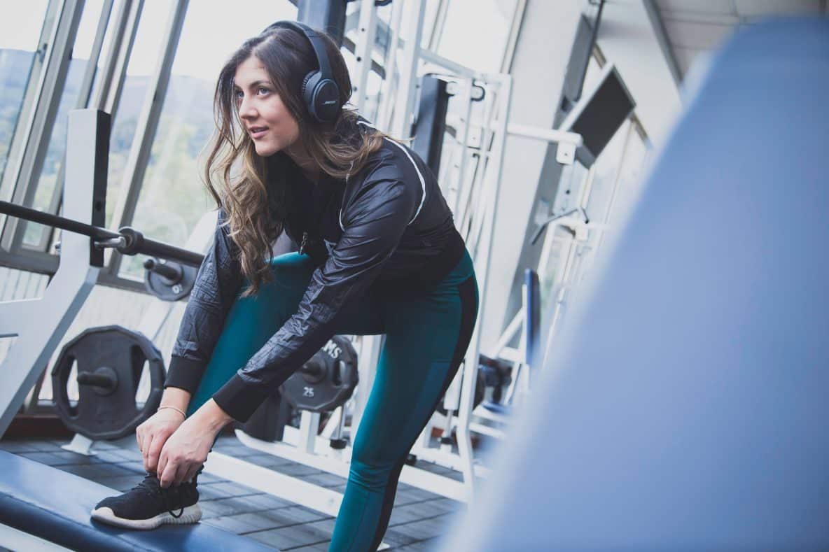 Meisje in de fitness.