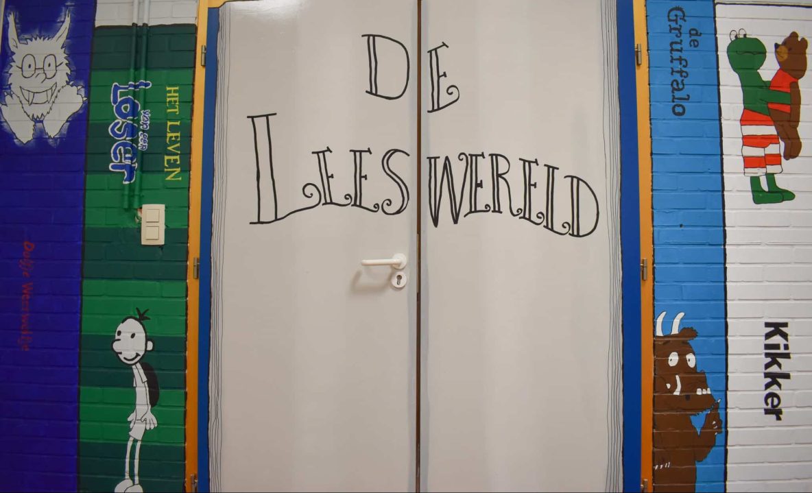 Ingang bibliotheek basisschool Het Kompas (foto: Levi Vandenheede)