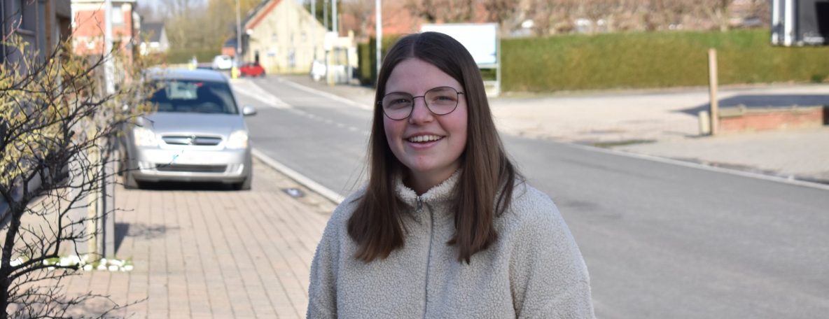 Kato Gorter: "Het geluid van de voorbijrijdende auto's stelt me gerust" (foto: Louise Van Immerzeele)