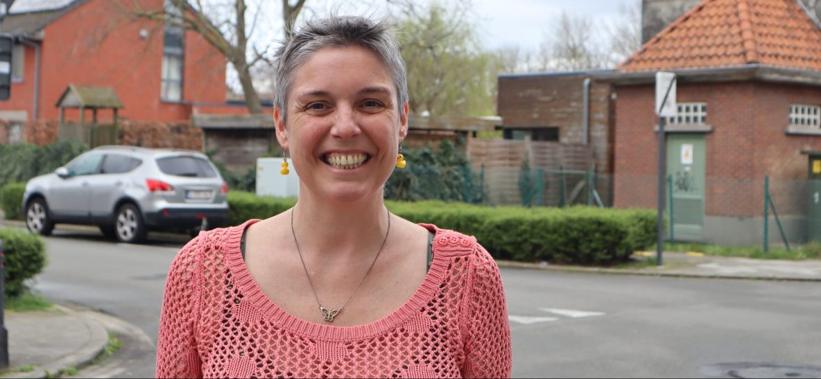 Christel De Craene in de Bredenakkerstraat. (FOTO:TRIXIE GAELENS)